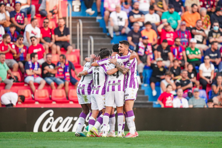 Real Valladolid celebrando un gol en LaLiga Hypermotion