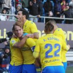 Jugadores del Cádiz CF celebran un tanto de Álex Fernández