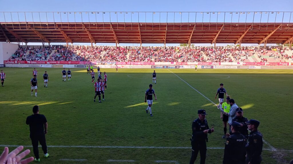 Un Zamora intermitente no consigue aplastar al Sanse