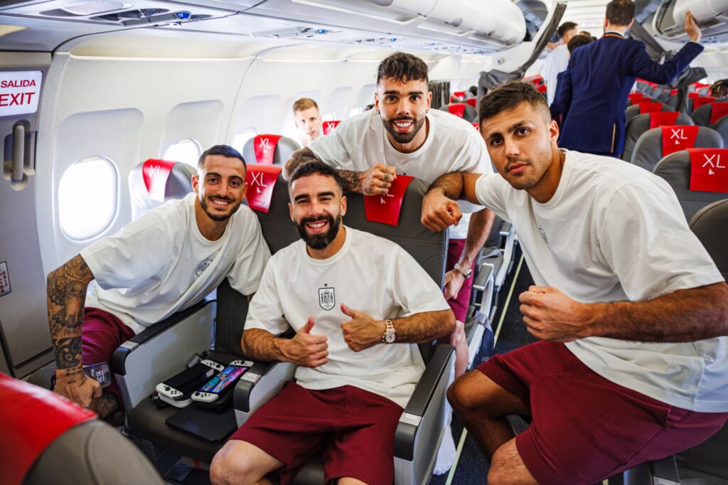 Algunos de los jugadores de España en el vuelo a Alemania | SEFutbol