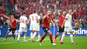 Austria se da esperanzas de octavos de final