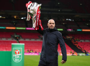 Ten Hag sigue en el Manchester United por un año más