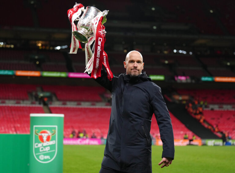 Ten Hag sigue en el Manchester United por un año más