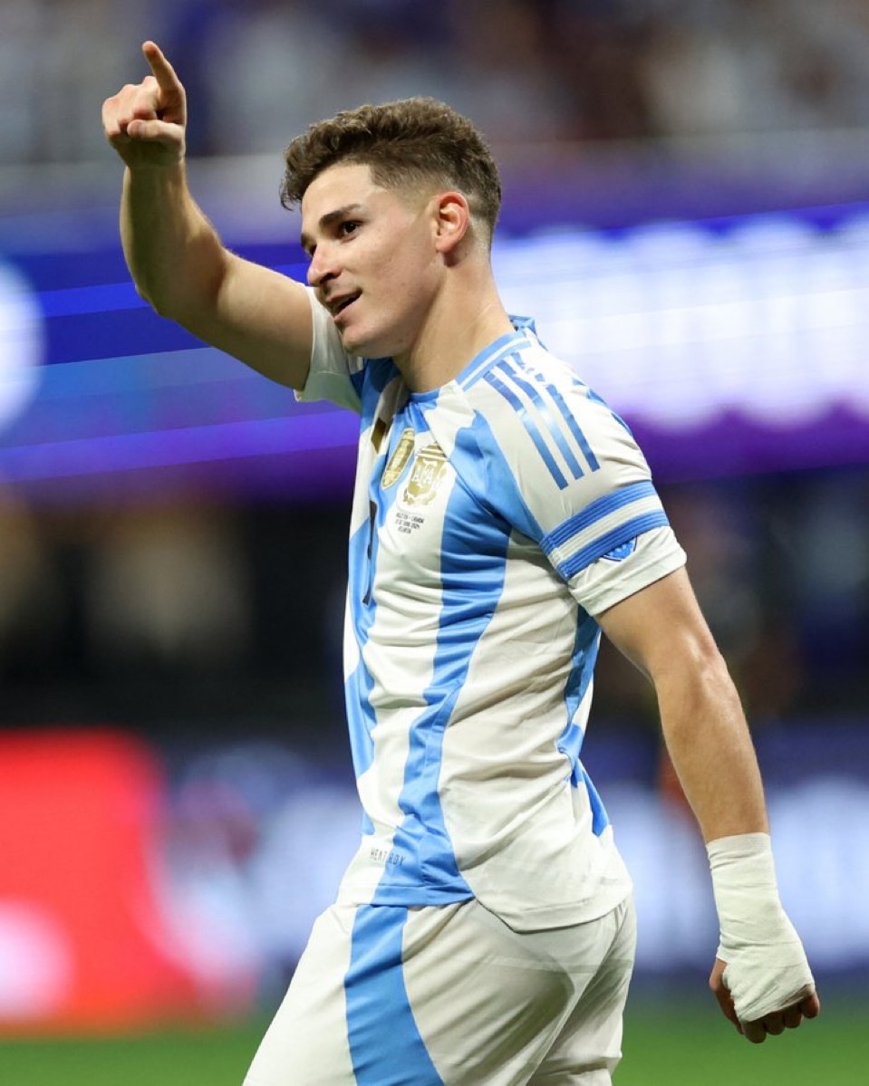 Celebración de Julián Álvarez tras marcar su gol frente a Canadá.