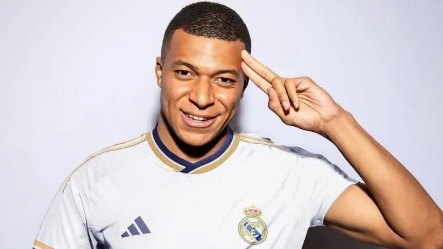 Kylian Mbapé con la camiseta del Real Madrid