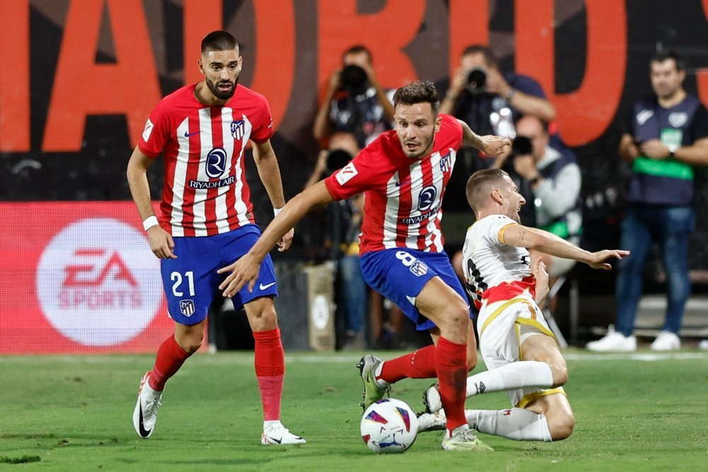 Saúl disputando un partido con el Atlético de Madrid | Imagen: EFE