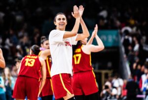 España vence a Serbia