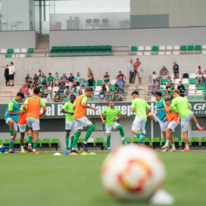 El Betis Deportivo calentando