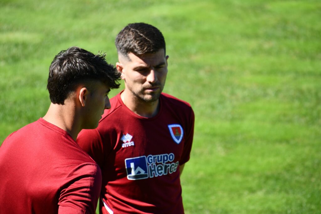 Jugadores del Numancia calentando antes del partido