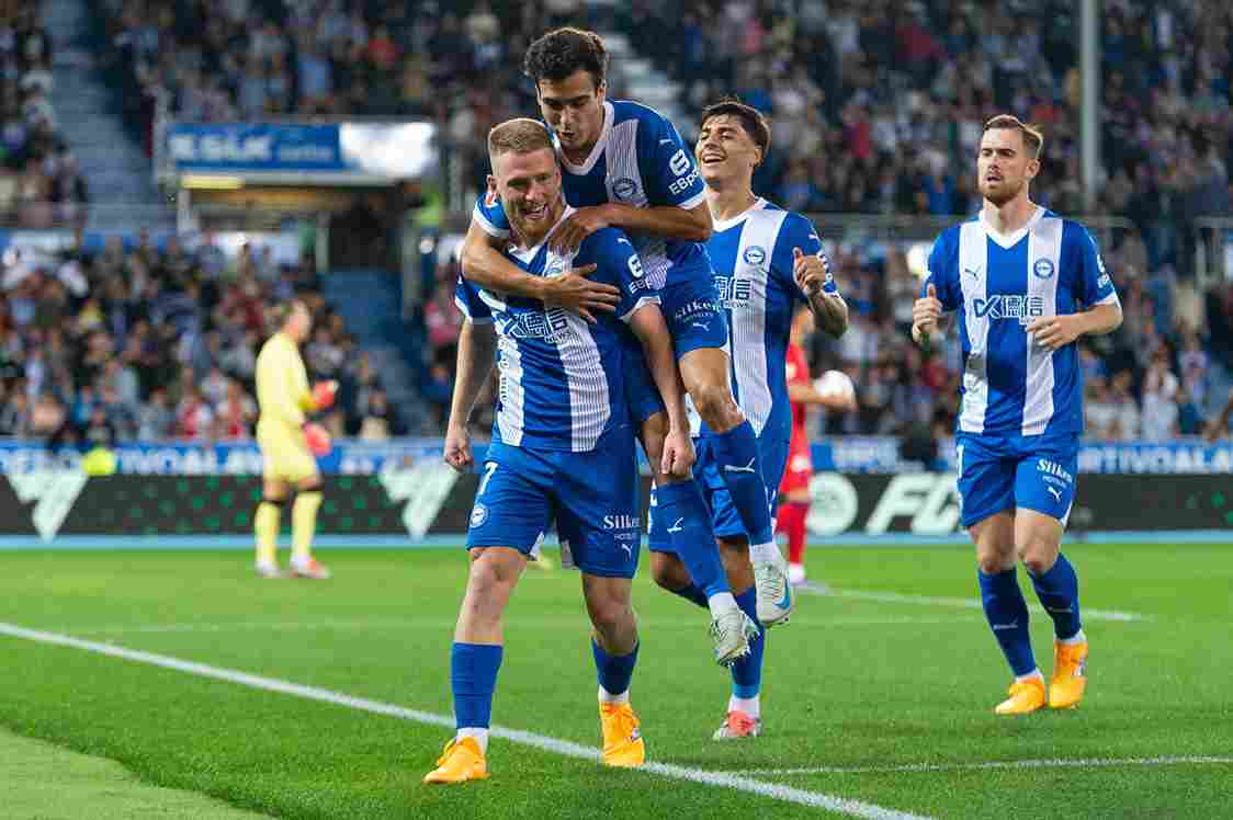 Carlos Vicente celebrando su gol