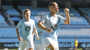 Johan Guedes festejando un gol