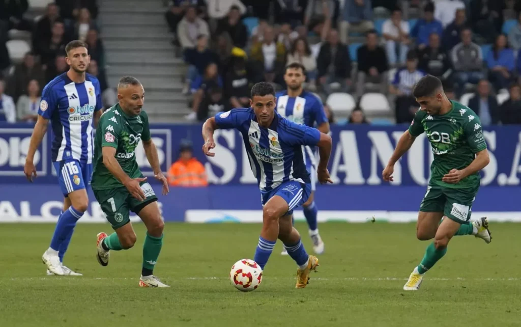 Algunos futbolistas de la SD Ponferradina, que se enfrentarán esta tarde a Osasuna Promesas.