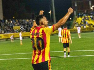 Paredes celebrando el segundo gol