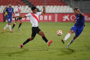 Varios futbolistas en el Sevilla Atlético - AD Ceuta