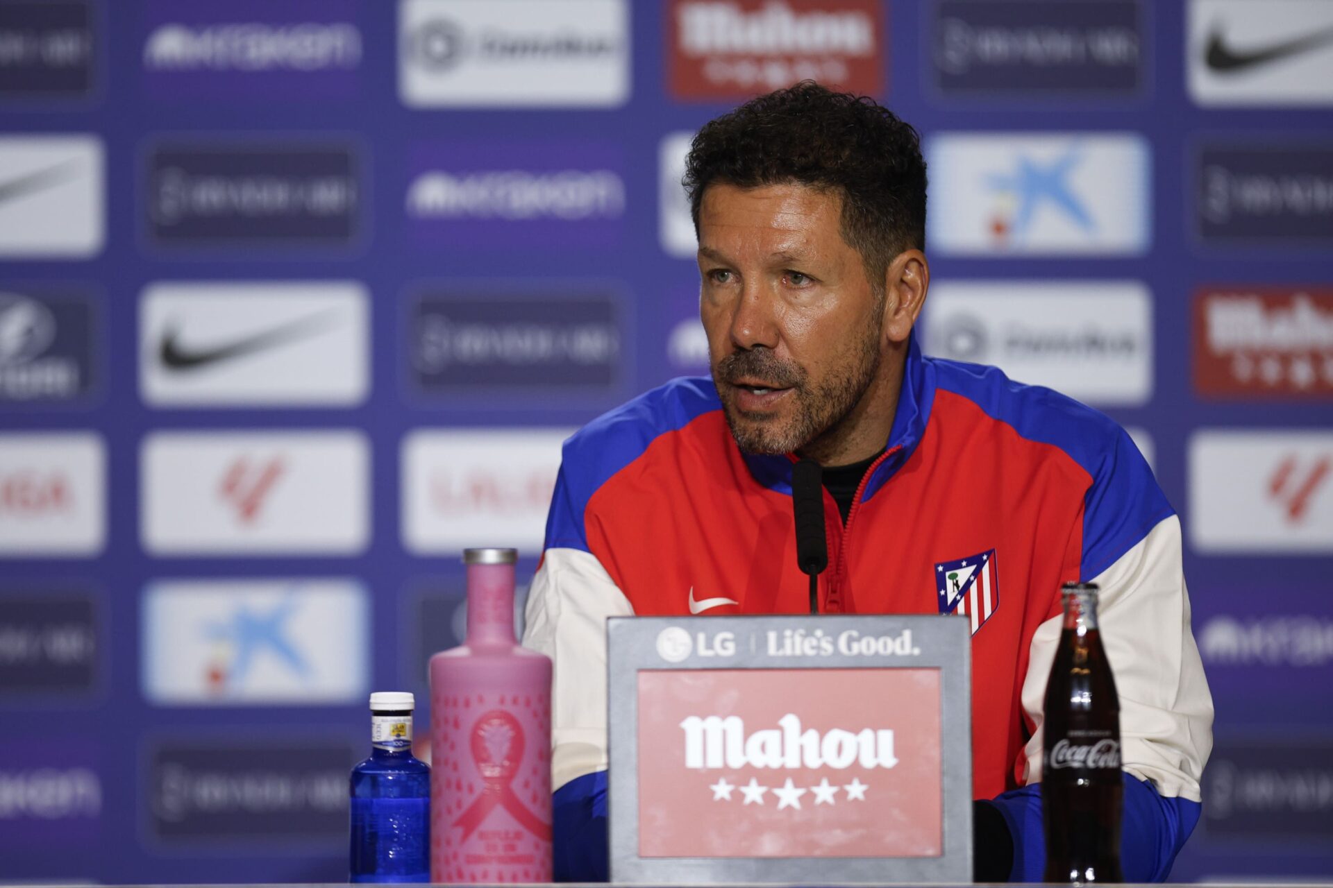 Simeone en rueda de prensa UEFA