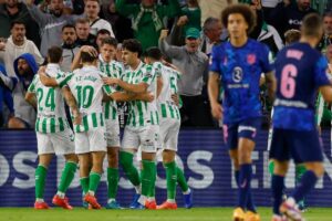 Un gol en propia de Giménez a los 5 minutos de partido le valió al Betis para conseguir los 3 puntos