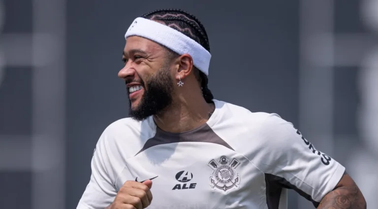 Memphis Depay podría ser rescindido por Corinthians