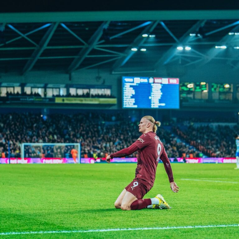 Erling Haaland celebración gol Brighton Stadium