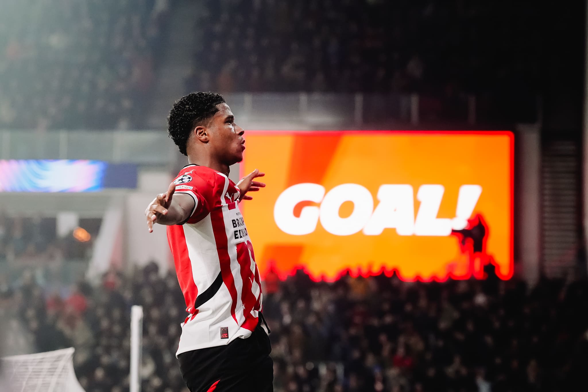 Ryan Flamingo, jugador del PSV, en la celebración de su gol contra el Girona