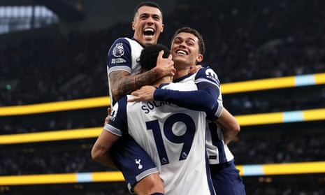 Los jugadores del Tottenham celebrando un gol