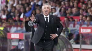 Ancelotti dando órdenes