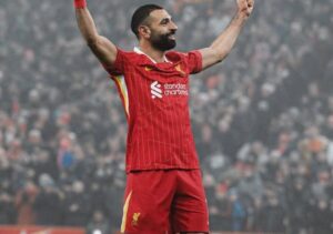 Mohamed Salah celebrando en Anfield