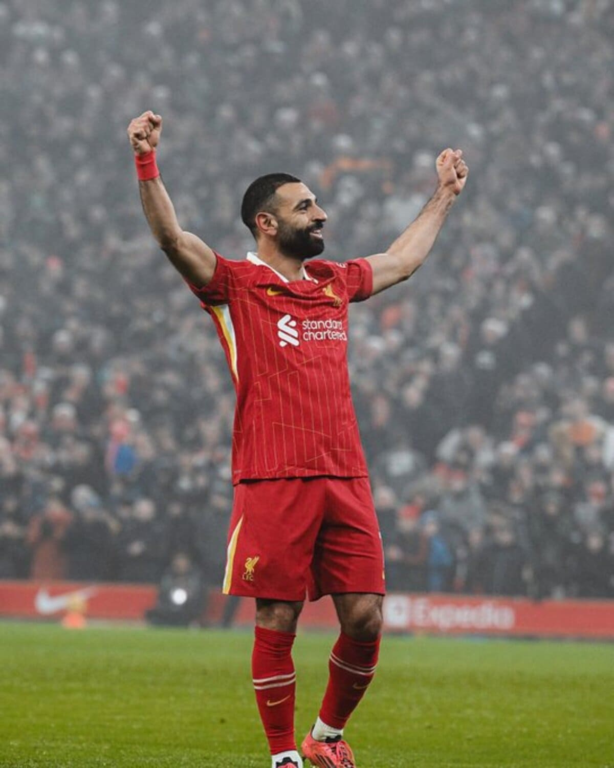 Mohamed Salah celebrando en Anfield