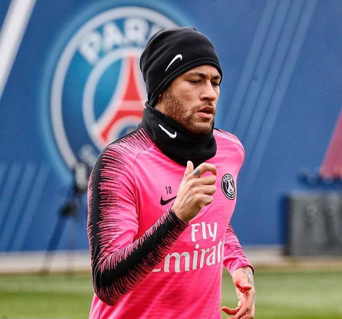 Neymar durante un entreno con el PSG