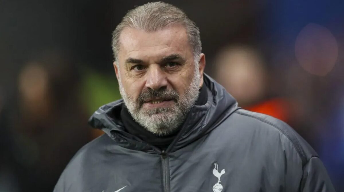 Ange Postecoglou, entrenador de un súper ofensivo Tottenham.