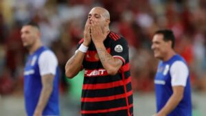 Adriano se despide del fútbol con un homenaje en el Maracaná