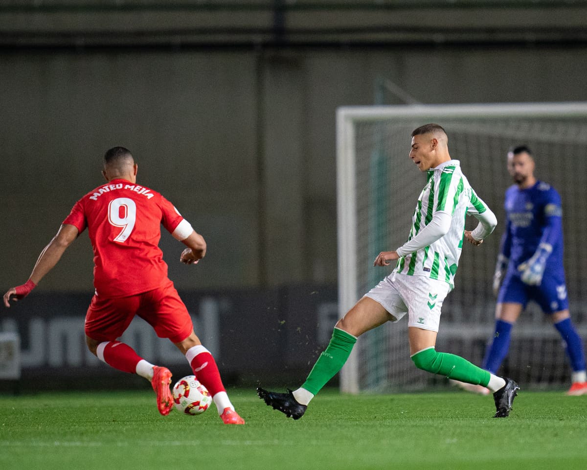 Betis Deportivo y Sevilla Atlético se enfrentan en la Ciudad Deportiva Luis del Sol