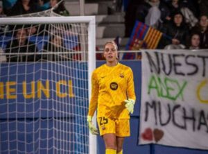 Ellie Roebuck en su primer partido con el FC Barcelona