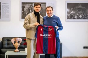 Álex Forés regresa al Levante UD en el Blue Monday más feliz para los granotas