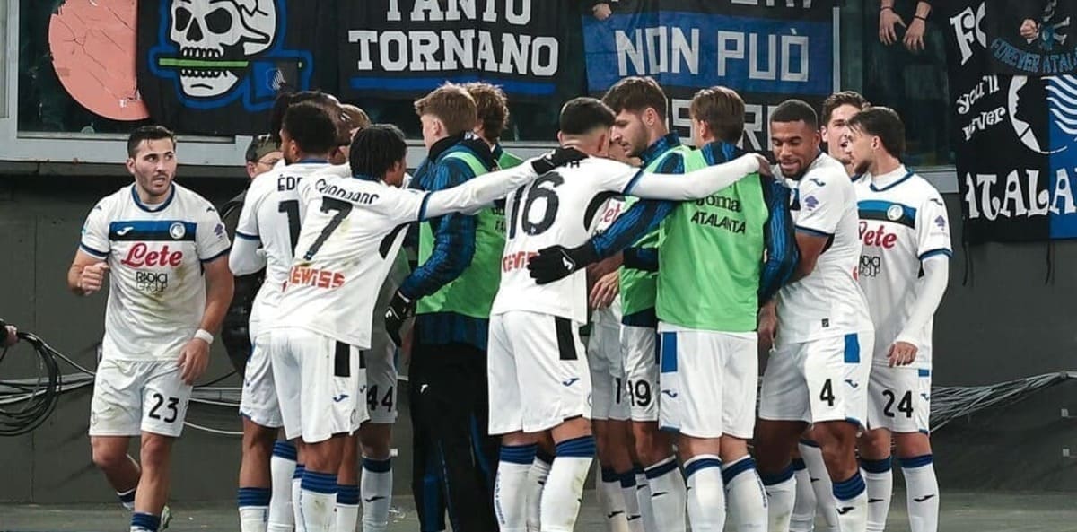 Los jugadores del Atalanta festejandro un triunfo.