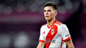 Franco Mastantuono genera interes en todo el mundo del fútbol. Real Madrid, Chelsea, Arsenal, Barcelona y Manchester United están interesados en contar con los servicios del joven jugador de River Plate.