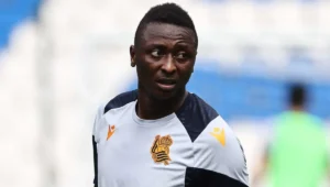 Umar Sadiq llega a Valencia para unirse al equipo de Corberán