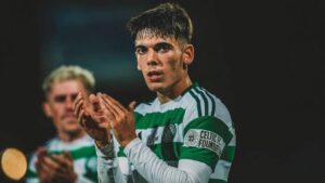 Álex Valle luego de un partido con el Celtic de Glasgow