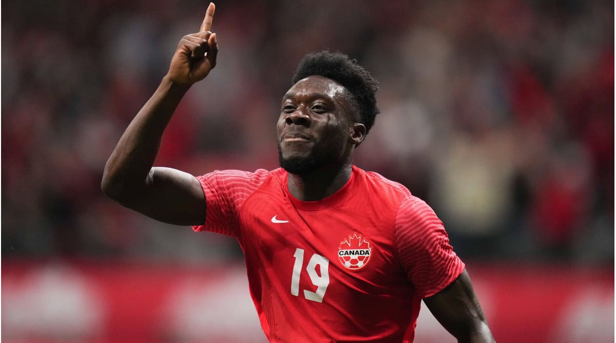 Alphonso Davies con Canadá