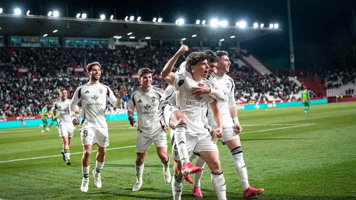 Pablo Sáenz celebrando su gol en el Albacete-Real Zaragoza