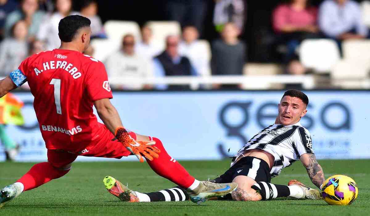 El Málaga vence al Cartagena en su estadio