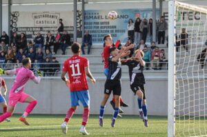 El Pedroñeras jugando ante el Manzanares | @CDPedroneras