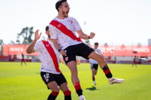 Alexandro, jugador del Sevilla Atlético, celebrando su tanto