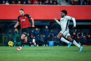 Muriqi apunto de tener un mano a mano, Boyomo acabaría interceptando la acción en el Mallorca vs Osasuna.