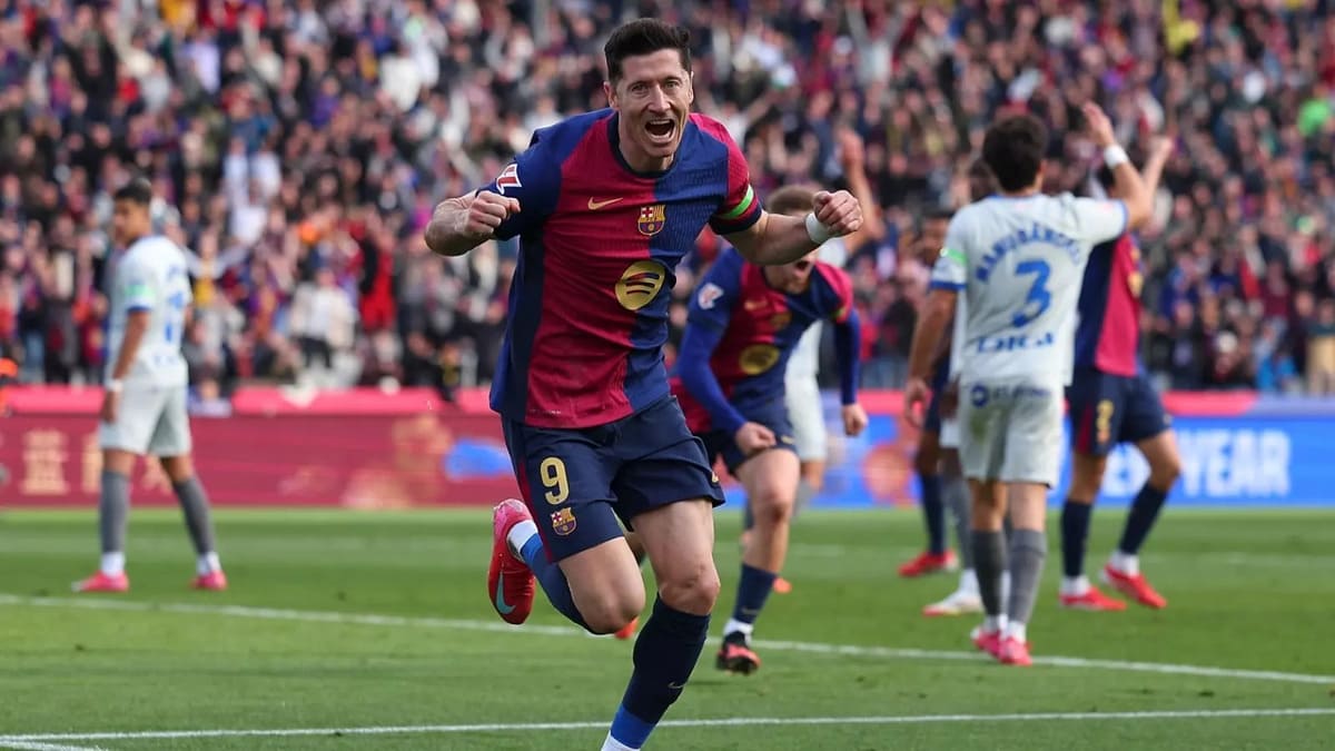 Lewandowski celebrando un gol con el FC Barcelona