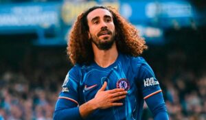 Cucurella festeja el triunfo de Chelsea ante Leicester City