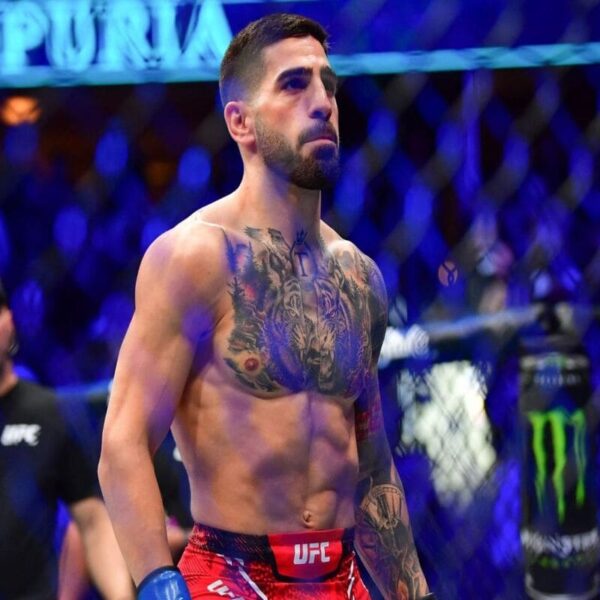 Ilia Topuria es doble campeón tras un espectacular KO