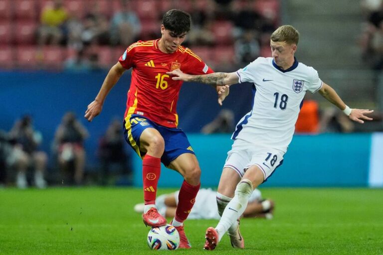 Juanlu, con pie y medio fuera del Sevilla