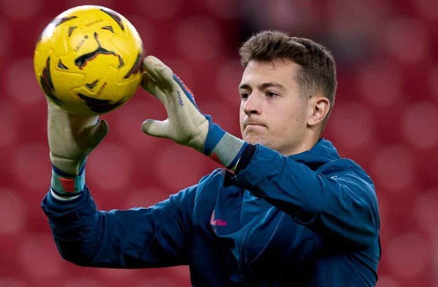 Julen Agirrezabala podría jugar en el Valencia