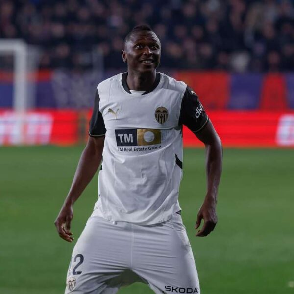 El Deportivo Alavés se suma a la lucha por Umar Sadiq