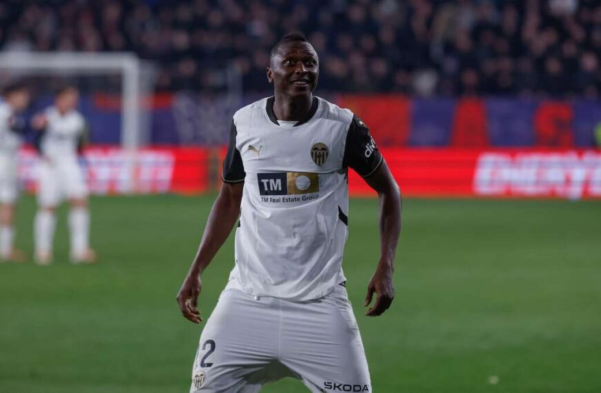 El delantero del Valencia CF Umar Sadiq